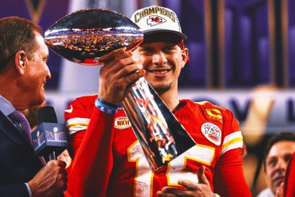 Chiefs receive Super Bowl rings loaded with diamonds, but keep focus forward