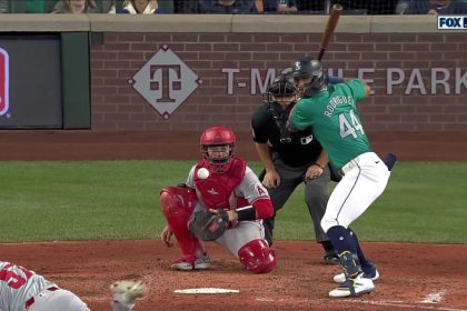 Julio Rodríguez & Cal Raleigh both collect hits to extend the Mariners' lead to 9-0 against the Angels