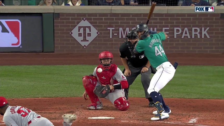 Julio Rodríguez & Cal Raleigh both collect hits to extend the Mariners' lead to 9-0 against the Angels