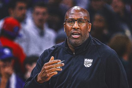 Kings reportedly agree to contract extension with coach Mike Brown