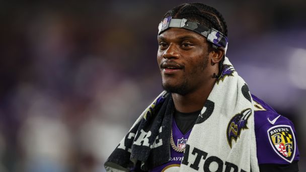 Lamar Jackson on point in return to Ravens' OTAs