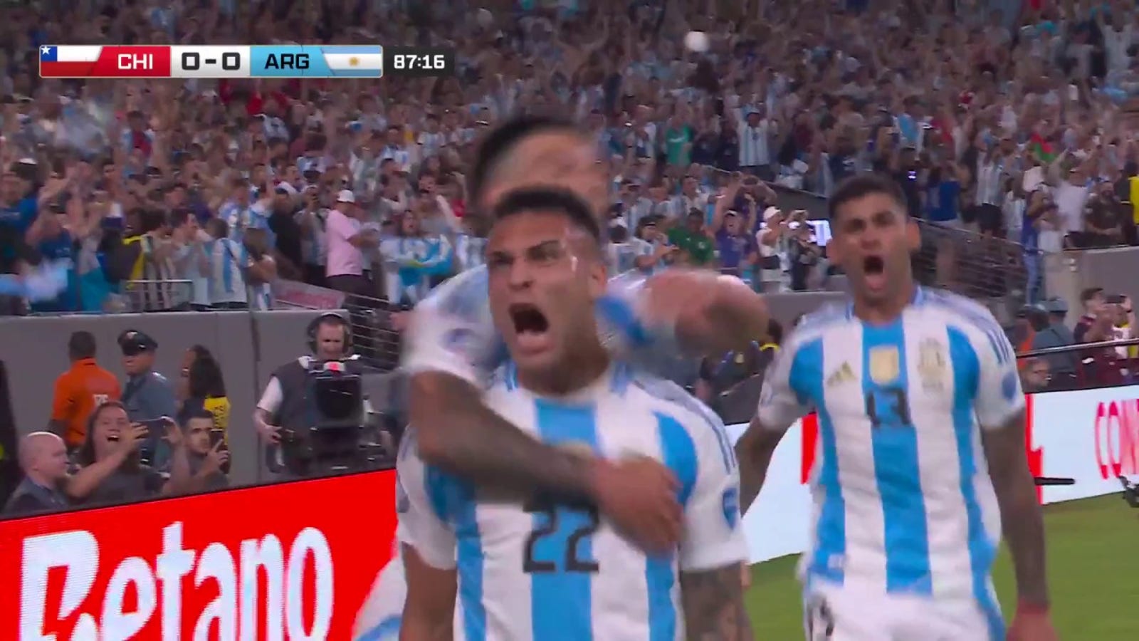 Lautaro Martínez scores in the 88th minute to give Argentina a 1-0 lead over Chile