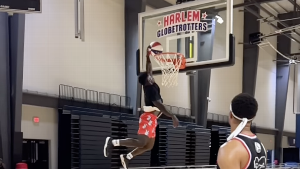 Tyreek Hill takes flight with Harlem Globetrotters