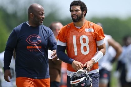 Williams touts Bears offense, praised by Eberflus