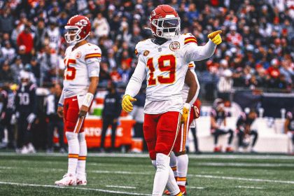 Chiefs WR Kadarius Toney going through running back drills at training camp