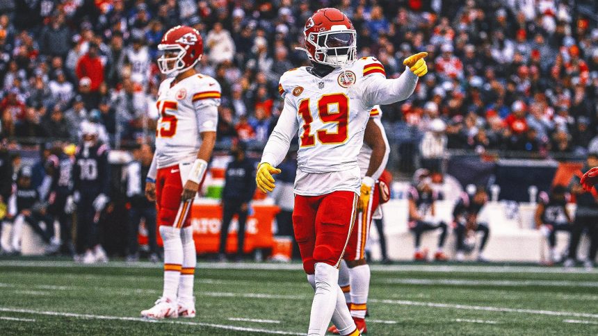 Chiefs WR Kadarius Toney going through running back drills at training camp