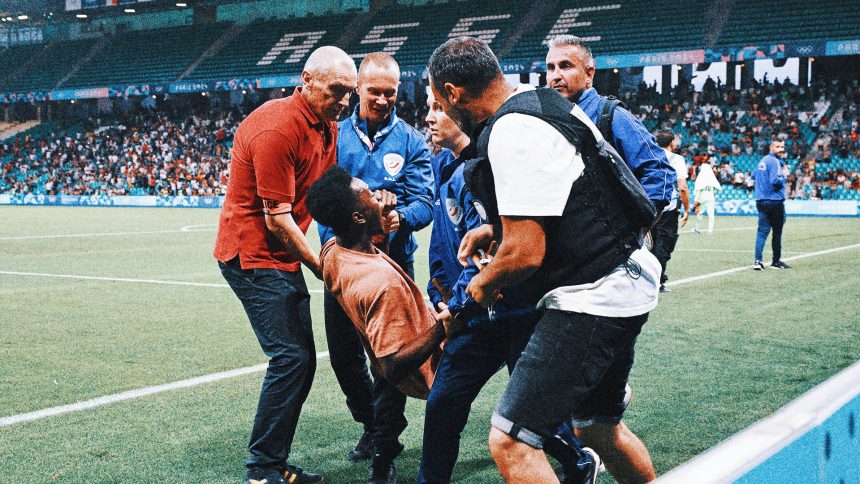 Fan gets on field at US game in another security incident at Olympic men's soccer