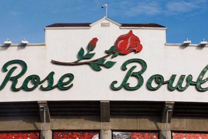 Rose Bowl hopes to keep Jan. 1 date in playoff