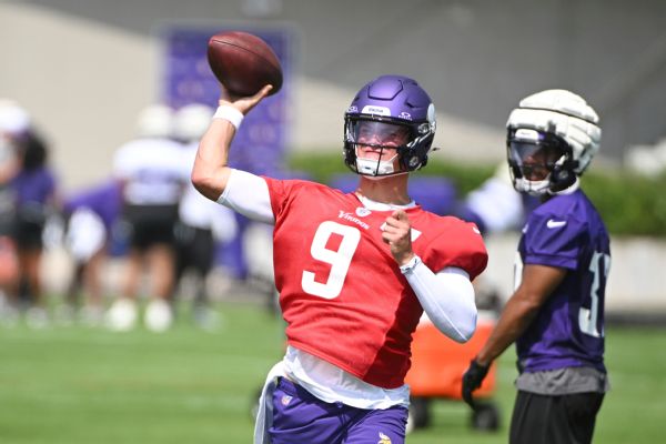 Vikes' McCarthy focused on 'process,' not QB race