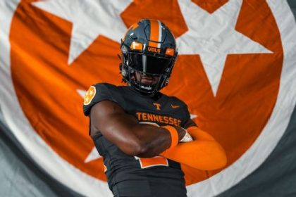 "Volunteer State": Tennessee pays tribute to namesake with new smokey grey alternates