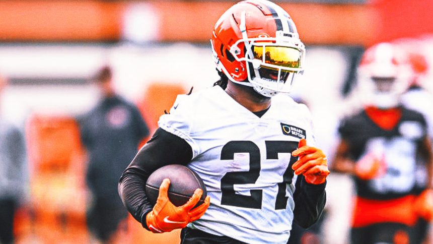 Browns RB D'Onta Foreman suffers head injury at practice, air lifted to hospital