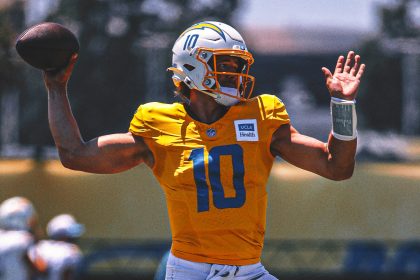 Chargers QB Justin Herbert returns to practice after missing 2 weeks with foot injury