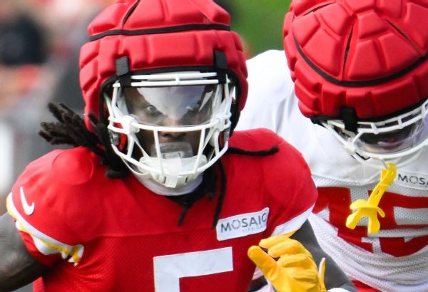Chiefs WR Brown (shoulder) exits in 1st quarter