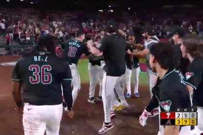 Diamondbacks' Adrian Del Castillo hits a WALK OFF home run to defeat the Phillies, 3-2