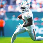 Dolphins WR Tyreek Hill held out of joint practice with Buccaneers due to thumb injury