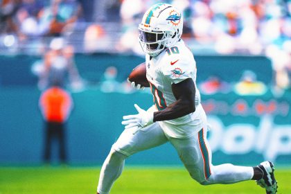 Dolphins WR Tyreek Hill held out of joint practice with Buccaneers due to thumb injury