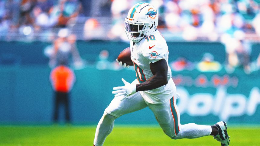 Dolphins WR Tyreek Hill held out of joint practice with Buccaneers due to thumb injury