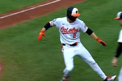 Gunnar Henderson blasts a two-run home run to extend Orioles' lead over Red Sox