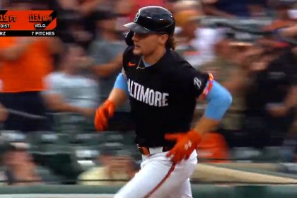 Gunnar Henderson rips his 30th homer of the year to right field, a two-run shot to put the O's up over the Nats