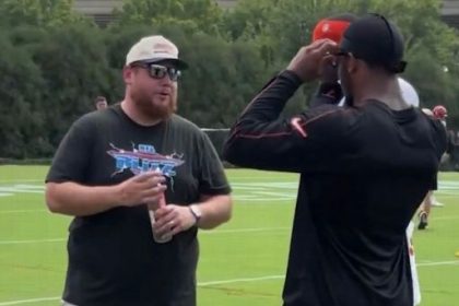 'I just fanboyed': Country music star Luke Combs stops by Bengals practice