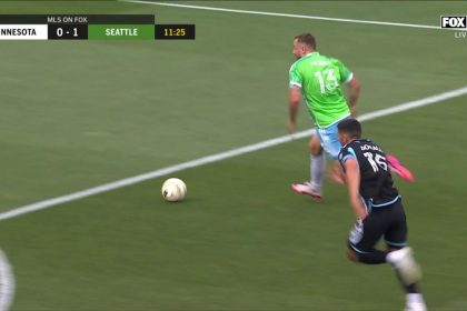 Jordan Morris finds the net to give Seattle a 1-0 lead against Minnesota