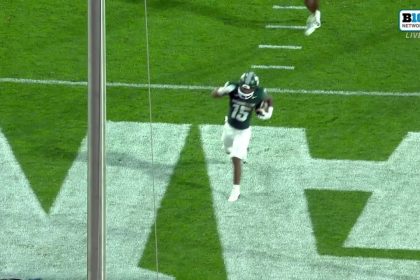 Kay'Ron Lynch-Adams rushes for an INCREDIBLE 63-yard TD, extending Michigan State's lead over Florida Atlantic