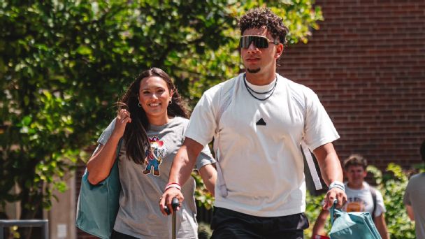 'My lil cuzzo': Nebraska QB Dylan Raiola's camp arrival reminiscent of Mahomes