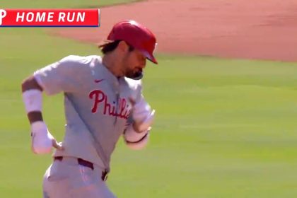 Nick Castellanos gets fully extended on a two-run blast to left field, putting the Phillies up big over the Royals