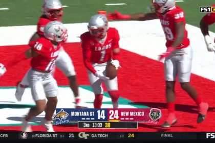 Noah Avinger scoops and scores for a 13-yard return to extend New Mexico's lead over Montana State