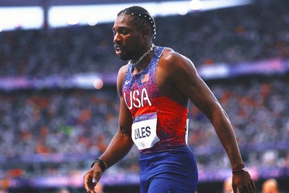 Noah Lyles finishes 3rd in 200m, ran race after testing positive for COVID