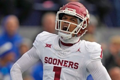 Oklahoma WR Gibson (knee) out for the season