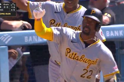 Pirates' Andrew McCutchen hits a no-doubt home run to tie the game against the Dodgers, his second long ball of the day