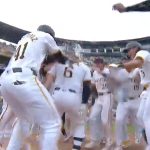 Pirates' Yasmani Grandal cranks a walk-off, two-run homer vs. Reds