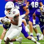 Texas loses RB Baxter for season with knee injury