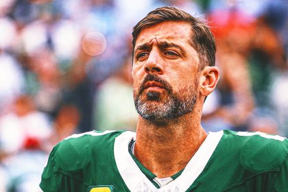 Aaron Rodgers’ calming presence ‘priceless’ as Jets search for offensive rhythm