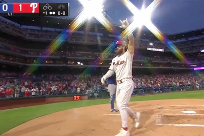 Bryce Harper smashes a solo homer to center, giving Phillies early lead vs. Cubs