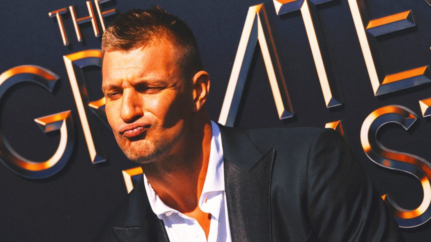 Check out how the FOX NFL Sunday crew pranked Rob Gronkowski on 'live' TV