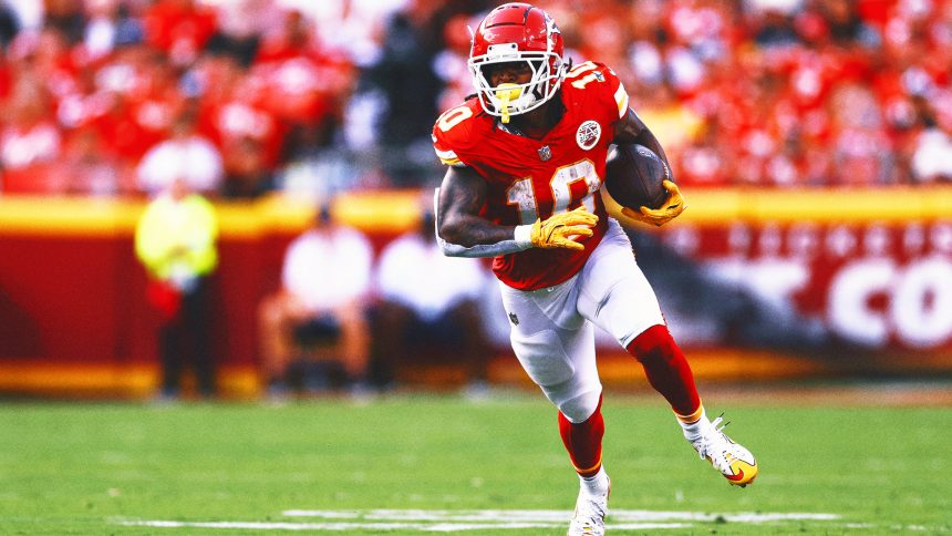 Chiefs' Isiah Pacheco reportedly fractured fibula, expected to miss 6-8 weeks