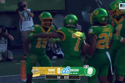 Dillon Gabriel connects with Tez Johnson on a seven-yard TD pass, giving Oregon an early lead over Idaho