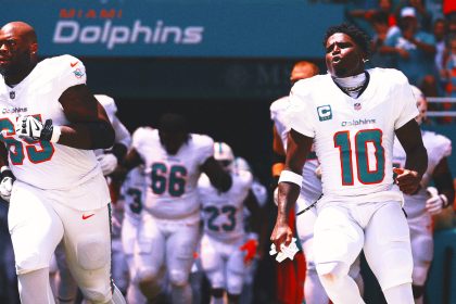 Dolphins rally around Tyreek Hill as agent calls for officers to be fired