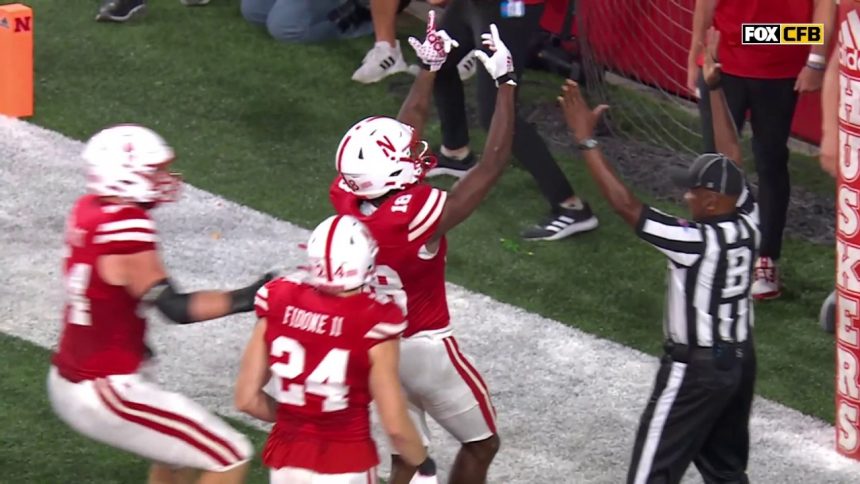 Dylan Raiola connects with Isaiah Neyor for a 6-yard TD, giving Nebraska the lead over Illinois