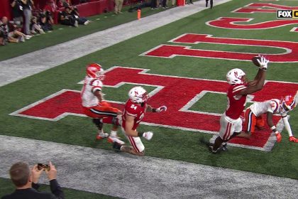 Dylan Raiola makes an UNREAL pass to Isaiah Neyor for an 11-yard TD, giving Nebraska the lead over Illinois