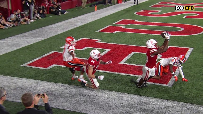 Dylan Raiola makes an UNREAL pass to Isaiah Neyor for an 11-yard TD, giving Nebraska the lead over Illinois