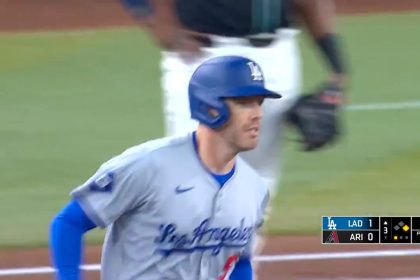 Freddie Freeman hits an opposite field home run, extends Dodgers lead over Diamondbacks