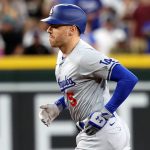 Freddie Freeman hits his second homer of the day, increasing the Dodgers' lead over the D-backs