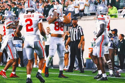 Jeremiah Smith scores 2 TDs to help No. 3 Ohio State rout Michigan Stat 38-7