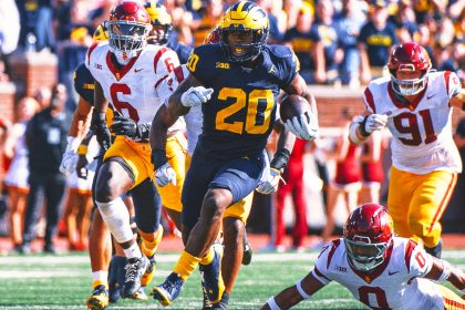 Kalel Mullings' late TD lifts No. 18 Michigan to 27-24 win over No. 11 USC