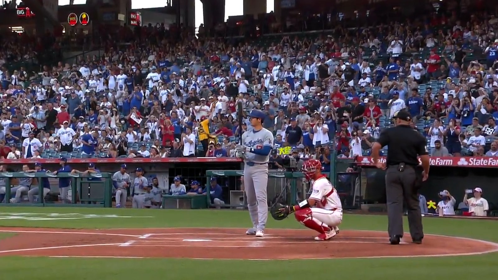 Shohei Ohtani gets ovation in first at-bat at Angel Stadium since leaving