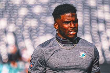 Tyreek Hill detained for traffic violation ahead of Dolphins' season opener