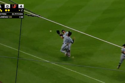 White Sox's Miguel Vargas & Andrew Benintendi collide on a pop fly to allow three runs to score for the Orioles